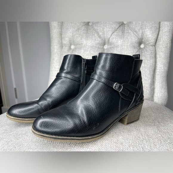 White Mountain Vegan Faux Leather Boots Booties Side Zip Boots Size 8M - Picture 1 of 5